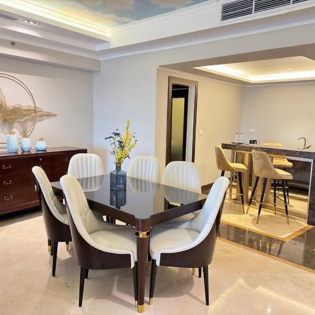 Fleet Club Mahrousa Alexandria Bagian luar foto A dining room in a luxury apartment