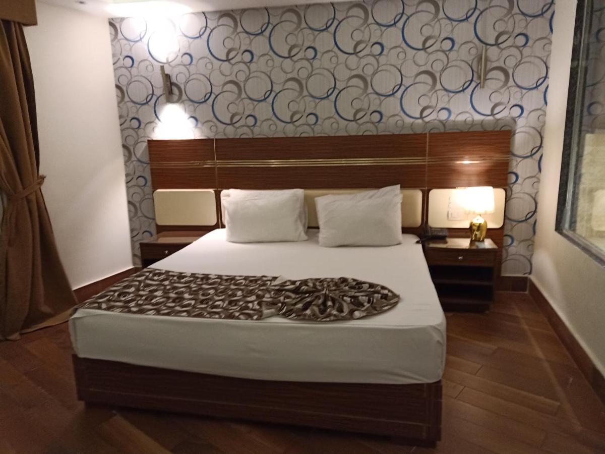 Fleet Club Mahrousa Alexandria Bagian luar foto A bedroom at the hotel