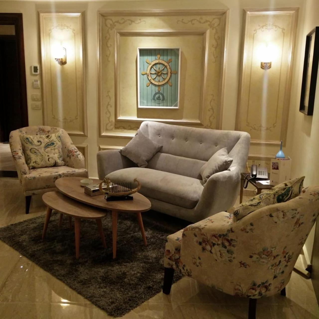 Fleet Club Mahrousa Alexandria Bagian luar foto A living room in a hotel