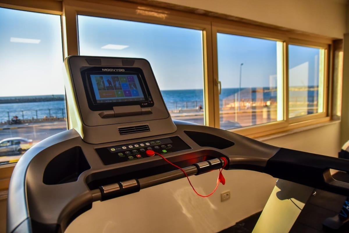 Fleet Club Mahrousa Alexandria Bagian luar foto A treadmill with a touchscreen display