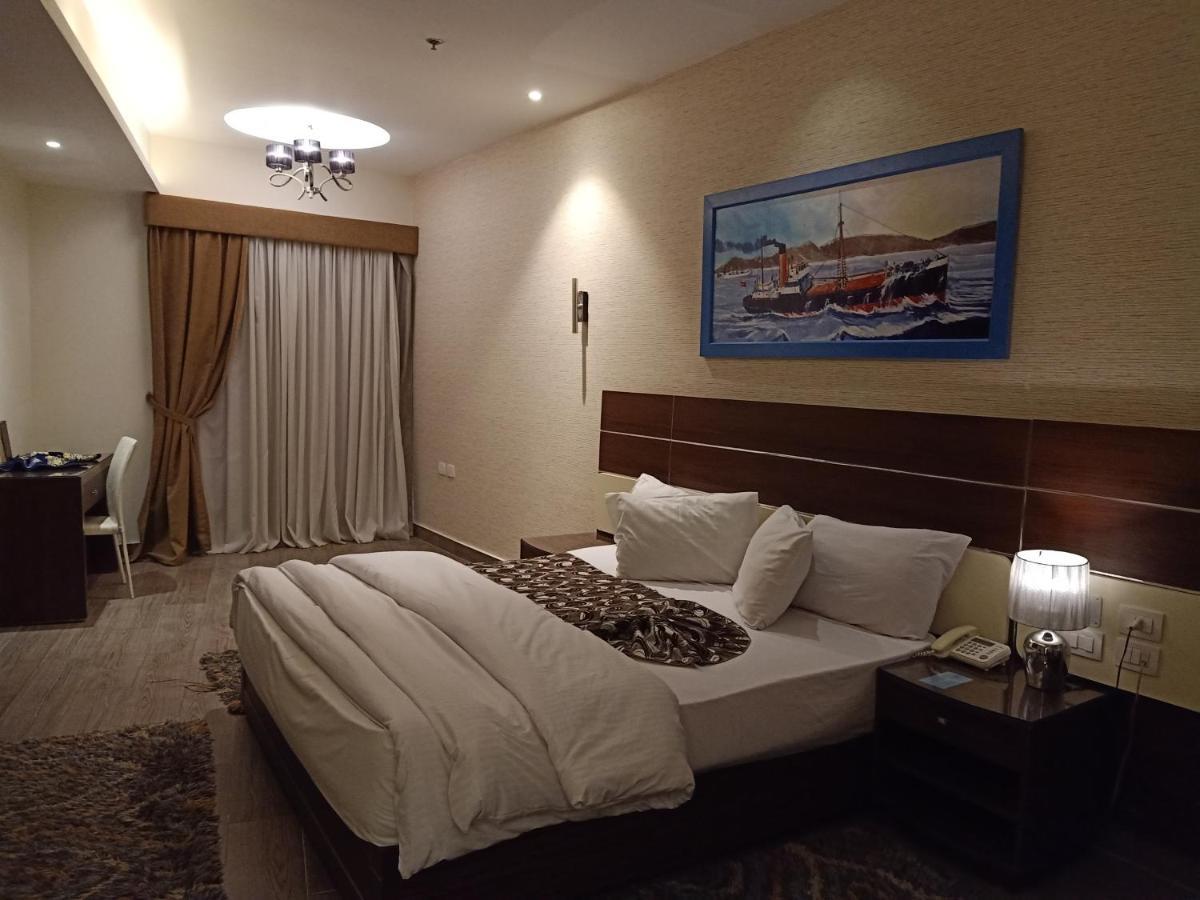 Fleet Club Mahrousa Alexandria Bagian luar foto A room at the hotel