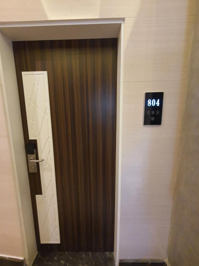 Fleet Club Mahrousa Alexandria Bagian luar foto A door with a doorbell