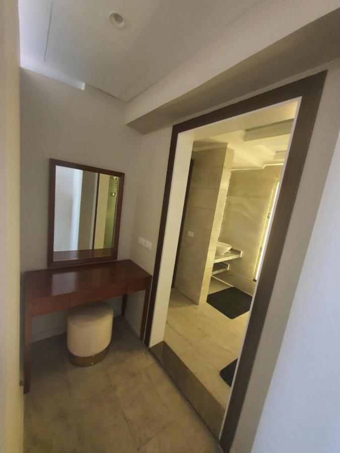 Fleet Club Mahrousa Alexandria Bagian luar foto A bathroom in a hotel