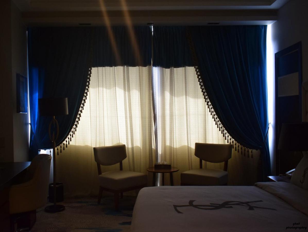 Fleet Club Mahrousa Alexandria Bagian luar foto Curtains in a bedroom