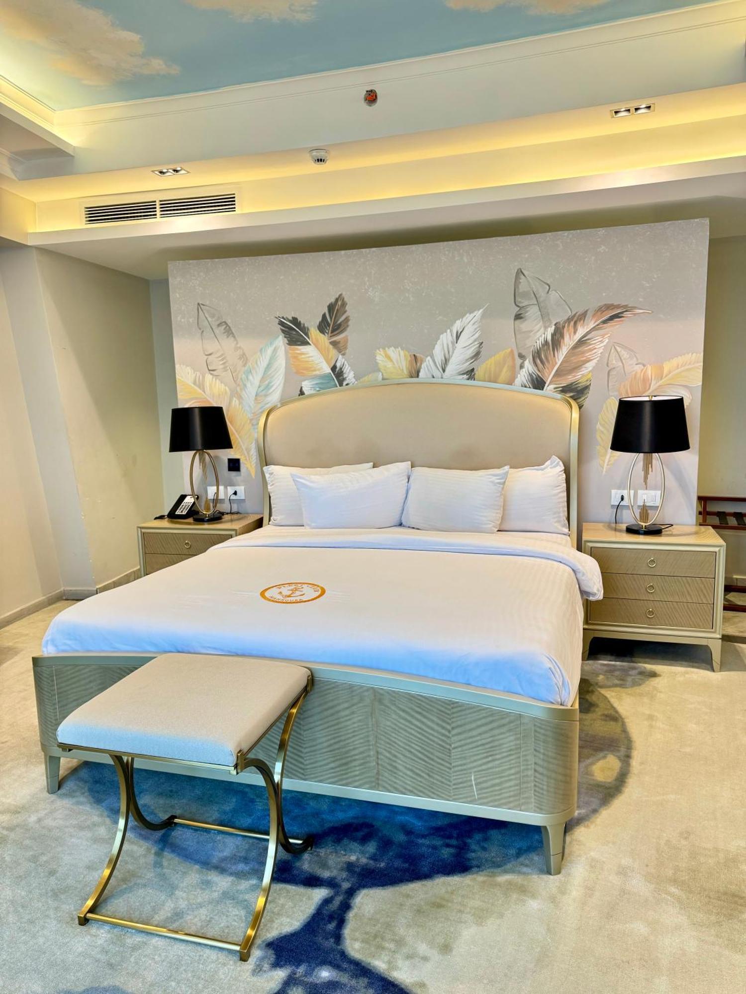 Fleet Club Mahrousa Alexandria Bagian luar foto A bedroom at the hotel