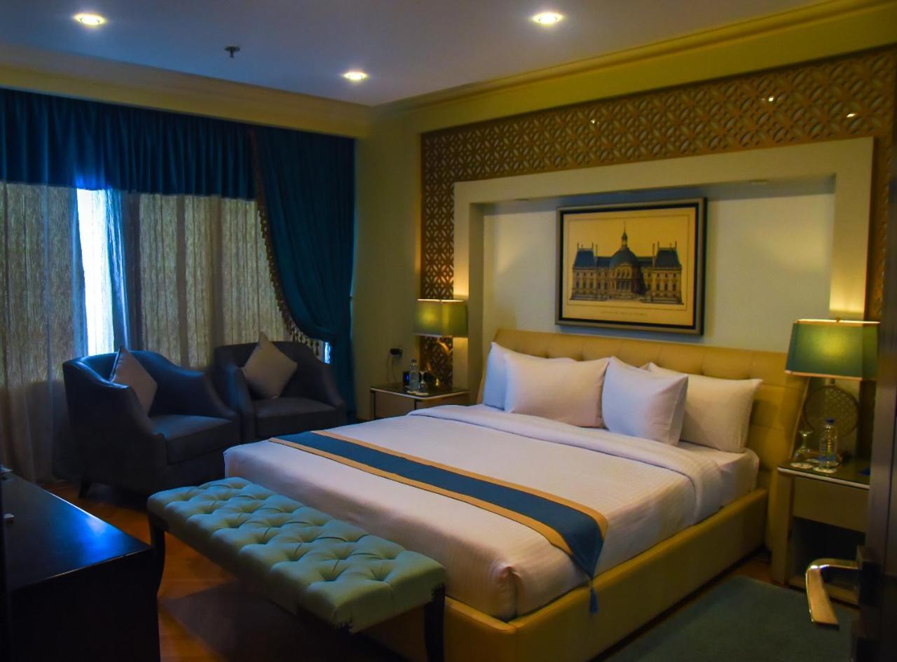 Fleet Club Mahrousa Alexandria Bagian luar foto A bedroom at the hotel