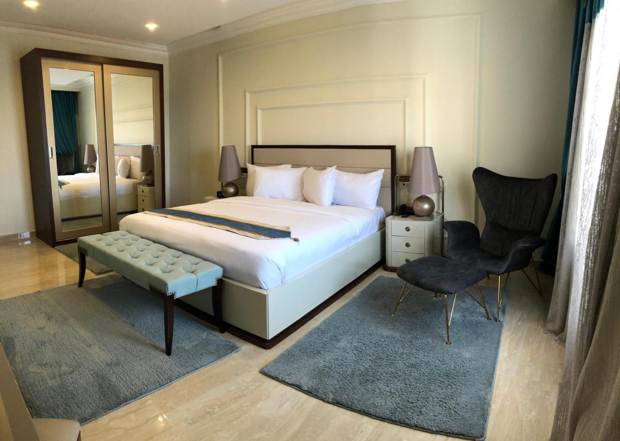 Fleet Club Mahrousa Alexandria Bagian luar foto A bedroom at the hotel